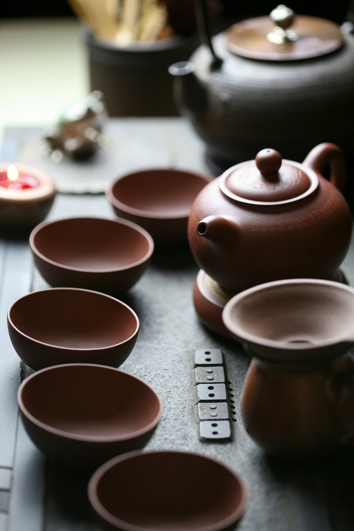 Sencha Teekanne (Kyusu) mit Teetassen: Fast alle japanischen Teesorten sind Grüntees