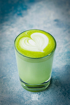 Rezept: Matcha Latte mit Hafermilch, Kokosmilch oder Mandelmilch