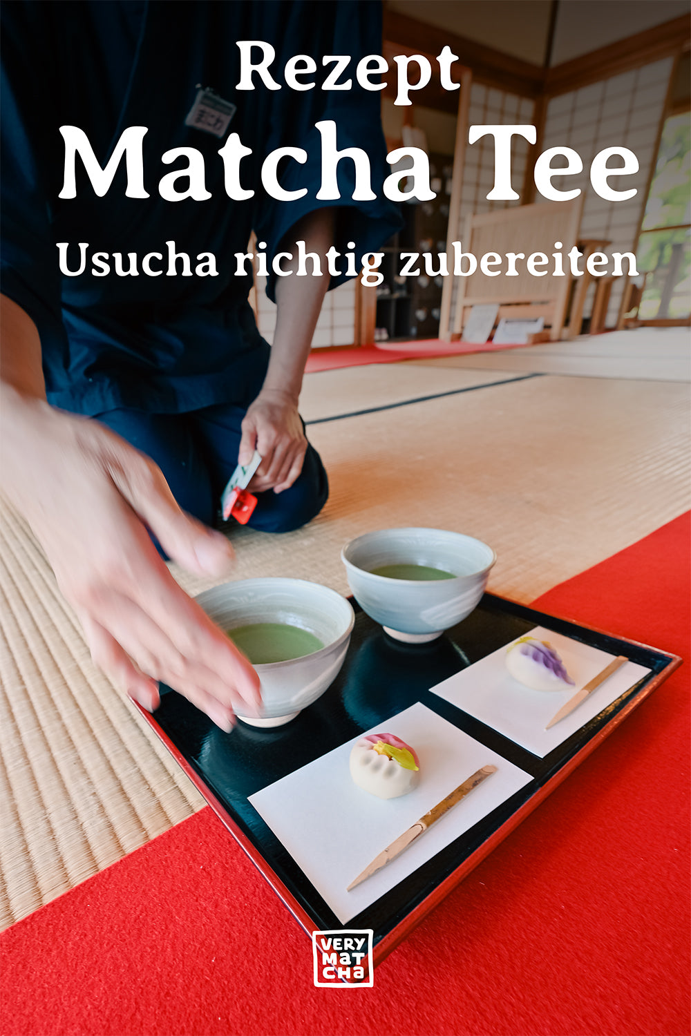 Matcha Tee Usucha serviert in einem traditionellen Teehaus in Kyoto, Japan, präsentiert in einer klassischen Matcha-Schale auf Tatami-Matten.