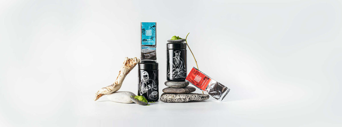 Produktfoto: VERY MATCHA Bio Matcha CEREMONY und BARISTA im Violettglas mit Nachfüllpacks