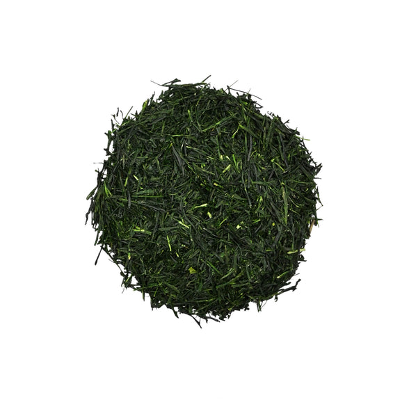 Nahaufnahme der Teeblätter: Bio Gyokuro KAGEIRO, japanischer Premium Grüntee, 50g, Saemidori, 21 Tage beschattet, erste Ernte, handgepflückt.