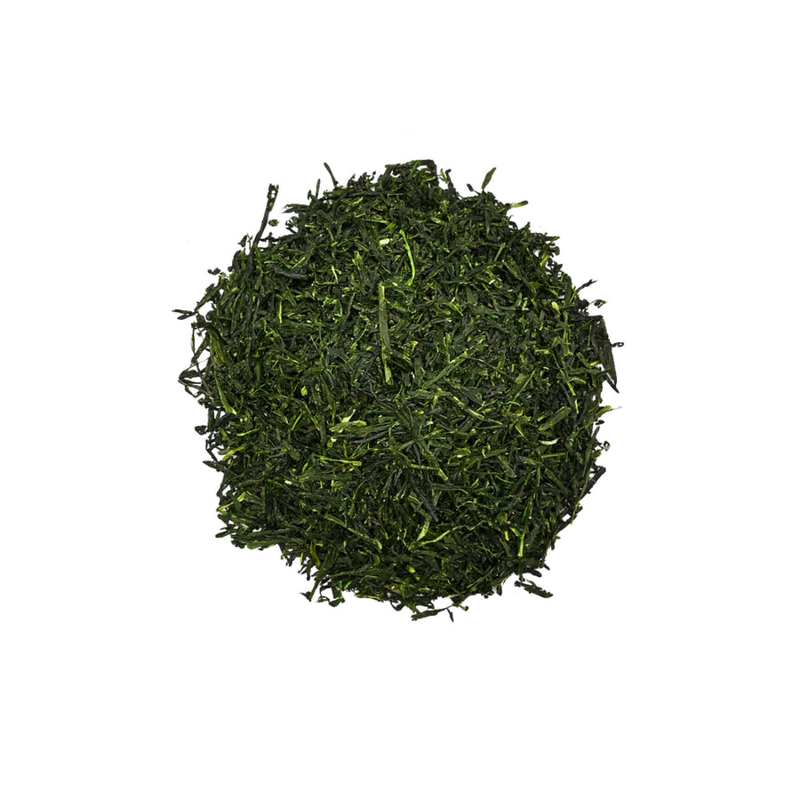 Detailaufnahme: Original japanischer Grüntee: Bio Kabuse Sencha aus Kagoshima, 10 Tage beschattet für feine Süße und ausgewogenes Umami.