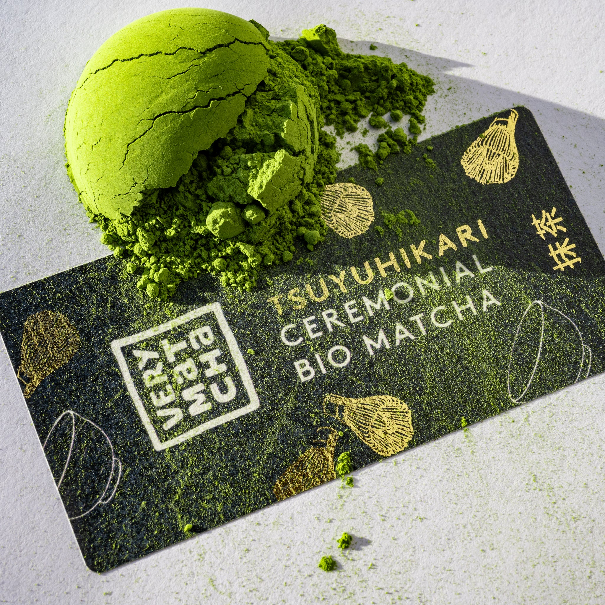 Closeup: Bio Tsuyuhikari Matcha-Pulver Ceremonial Grade von Very Matcha