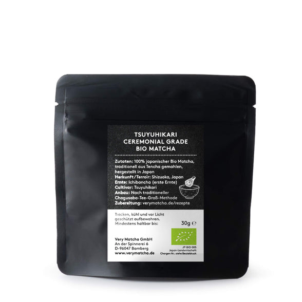Rückseite der Very Matcha Bio Matcha Tsuyuhikari 30 g Packung mit Zutaten und Herkunft aus Shizuoka