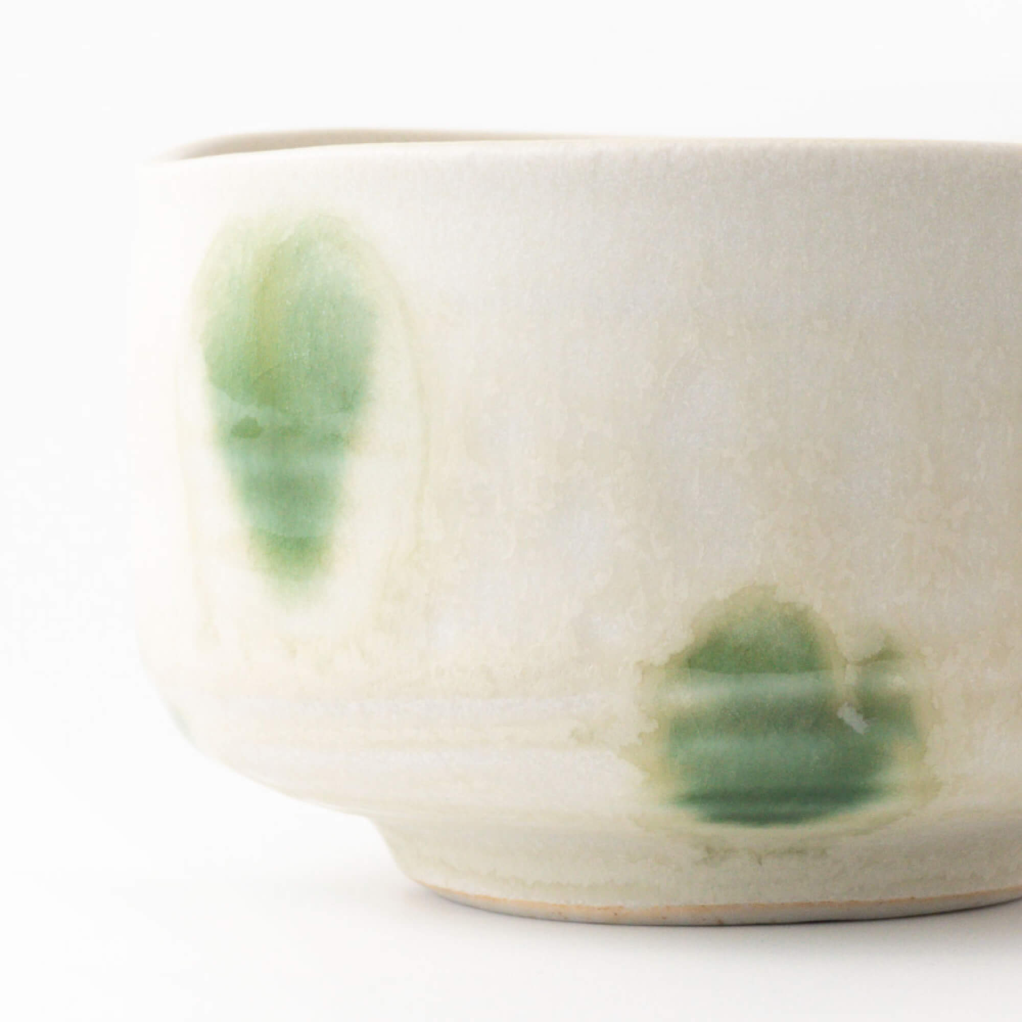 Matcha Schale AOBA – Oribe-Chawan mit Mizutama-Glasur in Han-tsutsu-gata Form, Made in Japan