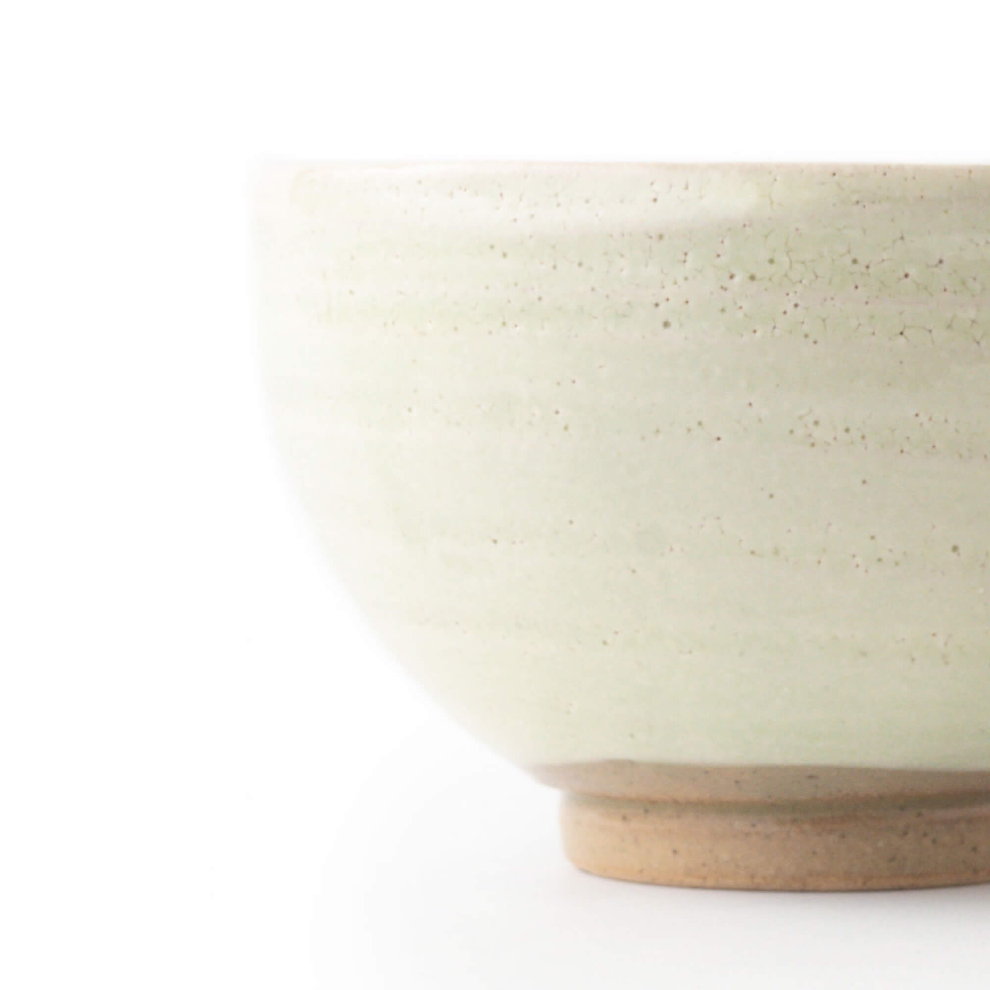 Matcha Schale HAKU – Chawan mit Kōhiki-Rissglasur in klassischer Wan-nari Schalenform, Made in Japan
