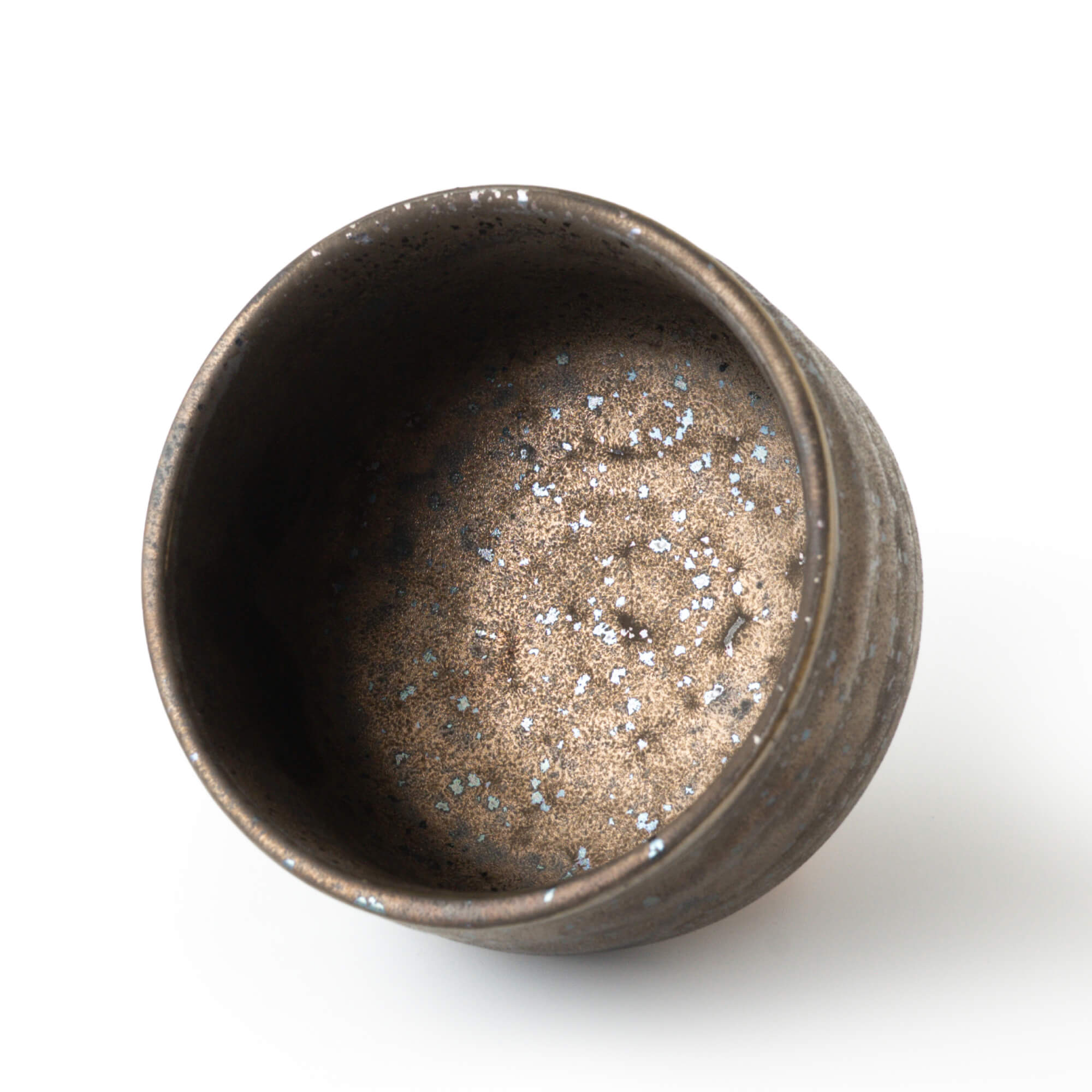 Matcha Schale Hoshiakari – Chawan mit gold-olivfarbener Glasur und silbrigen Sprenkeln, handgefertigt in Japan, Ansicht von oben