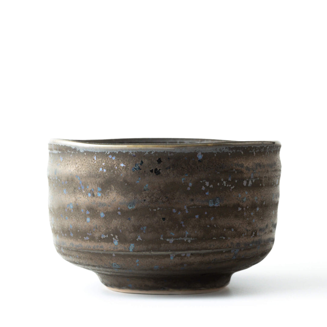 Matcha Schale Hoshiakari aus Japan, braun-bronze mit blauen Sprenkeln, handgefertigte Chawan für Teezeremonie