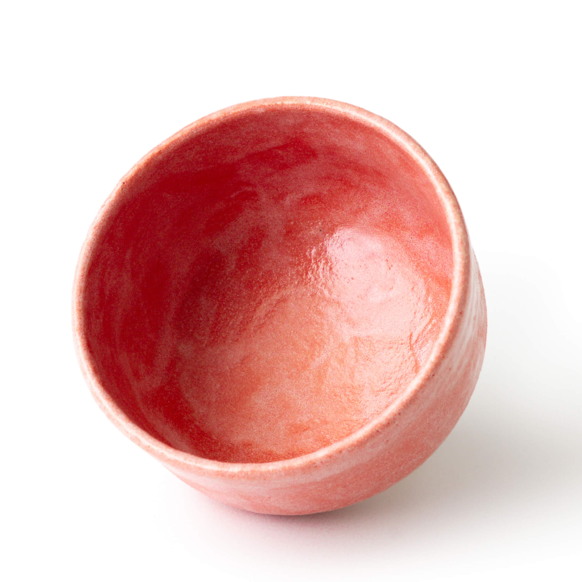 Matcha Schale Sangetsu – Aka Raku Chawan, leuchtend Rot mit sanften Aufhellungen, handgefertigt in Japan, Ansicht von oben