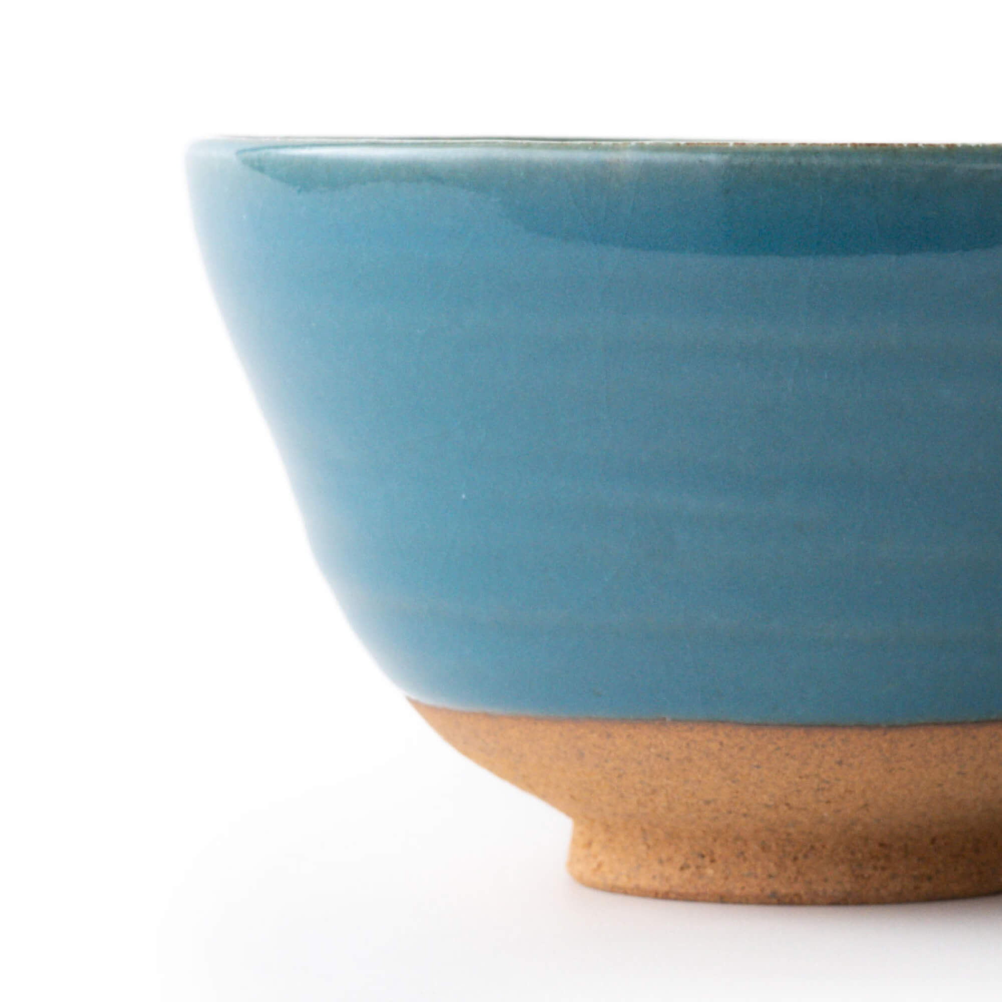 Matcha Schale SHINKAI – Chawan mit tiefblauer Glasur in eleganter Sogi-nari Schalenform, Made in Japan