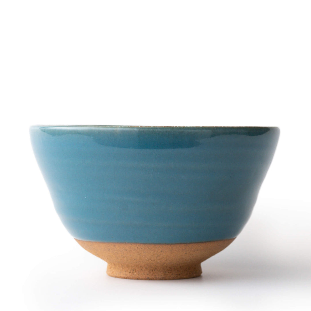 Matcha Schale SHINKAI – Chawan mit tiefblauer Glasur in eleganter Sogi-nari Schalenform, Made in Japan