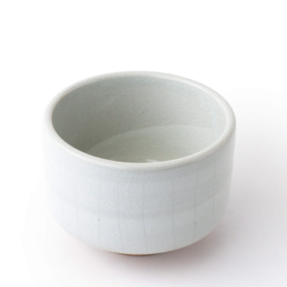 Zylindrisch-hohe Matcha-Schale SHIRAUME in Tsutsu-gata-Form, Ansicht von schräg oben