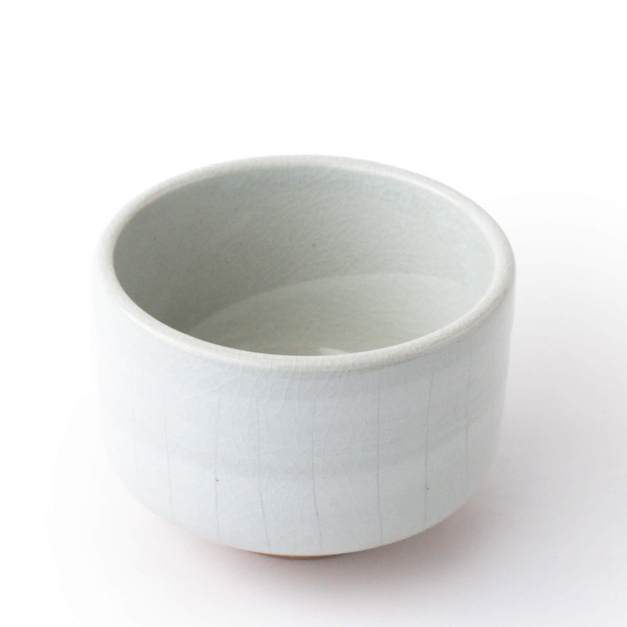 Zylindrisch-hohe Matcha-Schale SHIRAUME in Tsutsu-gata-Form, Ansicht von schräg oben
