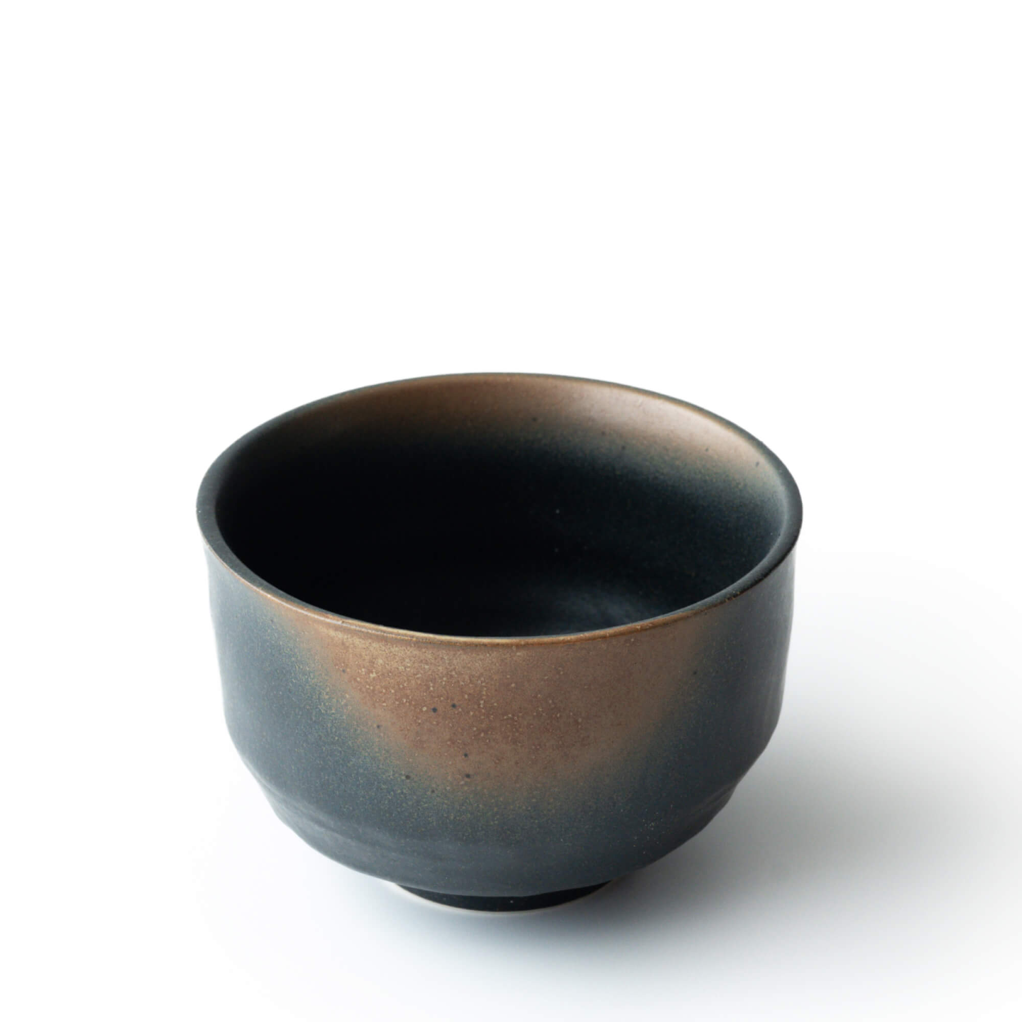 Obenansicht der Matcha Schale Yūgure, Mini-Chawan aus Japan mit kupferfarbenem und schwarzem Farbverlauf