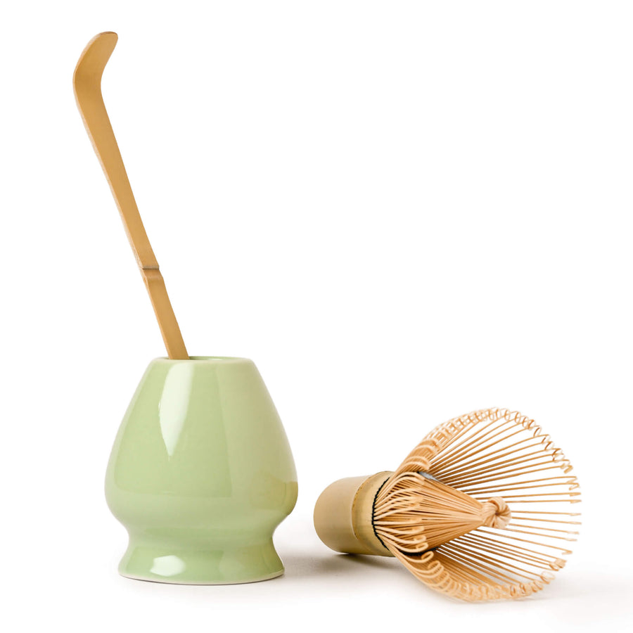 Matcha-Set mit Bambusbesen (Chasen), Bambuslöffel (Chashaku) und Besenhalter (Chasentate) in Minze – perfekt für die traditionelle Matcha-Zubereitung.